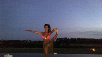 Karina Jelinek hace yoga