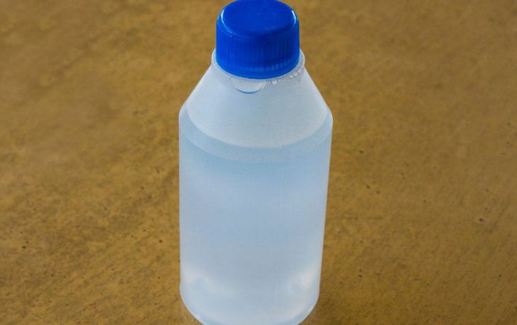 Prohíben la venta de un alcohol etílico y un limpiador desinfectante