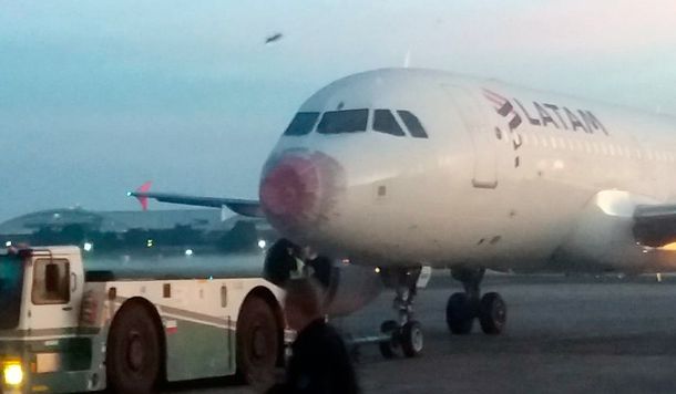 Por una tormenta, un vuelo de Latam que iba a Chile aterrizó de emergencia en Ezeiza