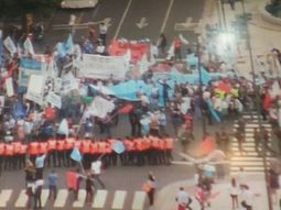 Incidentes en Av. 9 de Julio y Av. de Mayo entre la Policía y manifestantes