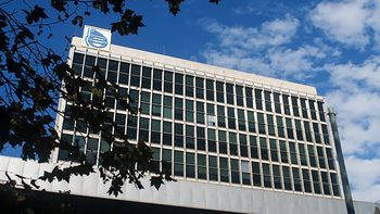 Los bancos públicos cuenta con más de la mitad del patrimonio del sistema bancario uruguayo. Los bancos públicos cuenta con más de la mitad del patrimonio del sistema bancario uruguayo.