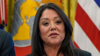 renuncio una funcionaria de trump tras ser acusada de usar vuelos oficiales para viajes personales