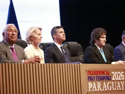 Javier Milei se diferenció de sus pares y evitó aplaudir el reconocimiento a Lula da Silva. Javier Milei se diferenció de sus pares y evitó aplaudir el reconocimiento a Lula da Silva.