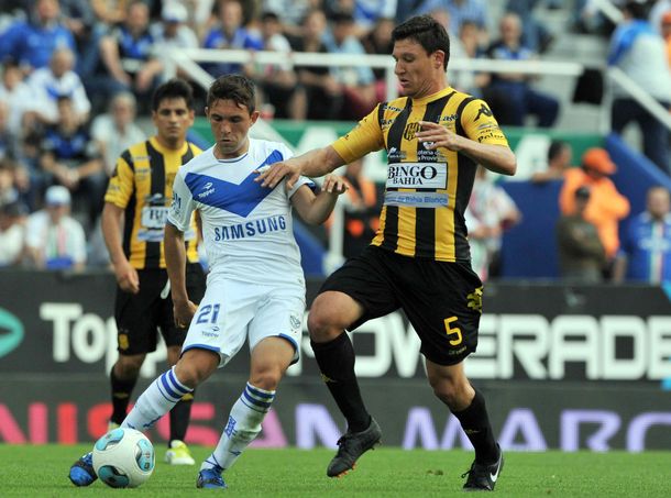 Olimpo dio vuelta el marcador y sorprendió a Vélez en Liniers