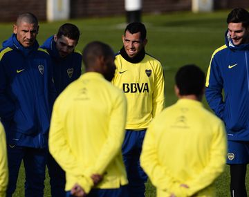 Otra vez la espalda: Tevez no entrenó por una molestia lumbar