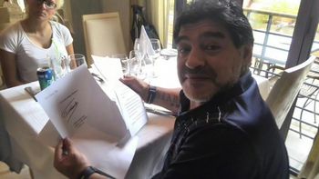 diego maradona afirmo estar contentisimo por la carta de fidel castro diego maradona afirmo estar contentisimo por la carta de fidel castro