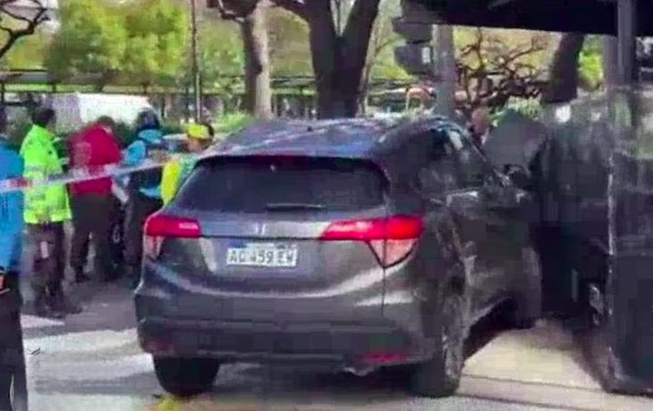 Una persona resultó herida en un triple choque en el que una camioneta se incrustó en un bar de la 9 de Julio