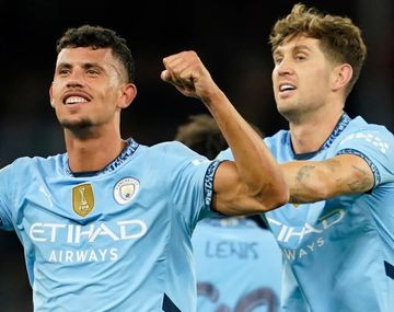 Manchester City le ganó sobre el final al Aston Villa y sigue firme en la Premier League