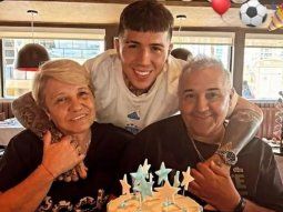 Enzo Fernández y sus padres, Raúl y Marta. Enzo Fernández y sus padres, Raúl y Marta.