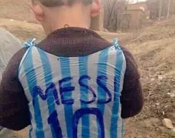 Hallan al niño de la camiseta de Messi de plástico
