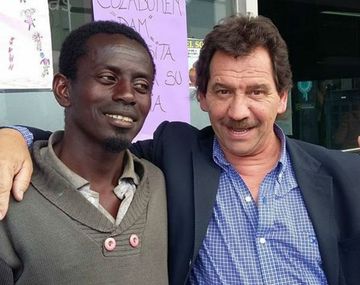 La colecta para que un africano pueda ver a sus hijos después de ocho años