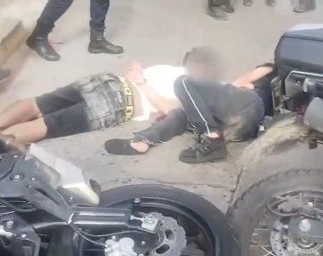 Dos menores robaron una moto