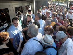 grecia: el corralito se prolongara dos meses mas grecia: el corralito se prolongara dos meses mas