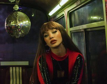 Ángela Torres retomó su carrera musical y la rompió con su nueva canción Kitty