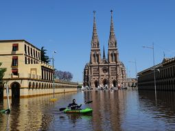 esperanza para evacuados en lujan: el rio dejo de subir esperanza para evacuados en lujan: el rio dejo de subir