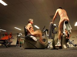 GYM DESNUDOS-EFE 02 GYM DESNUDOS-EFE 02