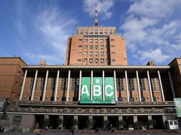 La Intendencia de Montevideo presentó un recurso de revocación de la resolución 1144/22 emitida por el directorio de OSE, para suspender el llamado a licitación para la construcción de la nueva planta potabilizadora uruguaya. La Intendencia de Montevideo presentó un recurso de revocación de la resolución 1144/22 emitida por el directorio de OSE, para suspender el llamado a licitación para la construcción de la nueva planta potabilizadora uruguaya.