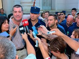 Los padres de Micaela hablan con la prensa tras el hallazgo sin vida de la joven Los padres de Micaela hablan con la prensa tras el hallazgo sin vida de la joven