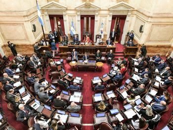 Nuevo aumento: los senadores cobrarán $8 millones a partir de junio