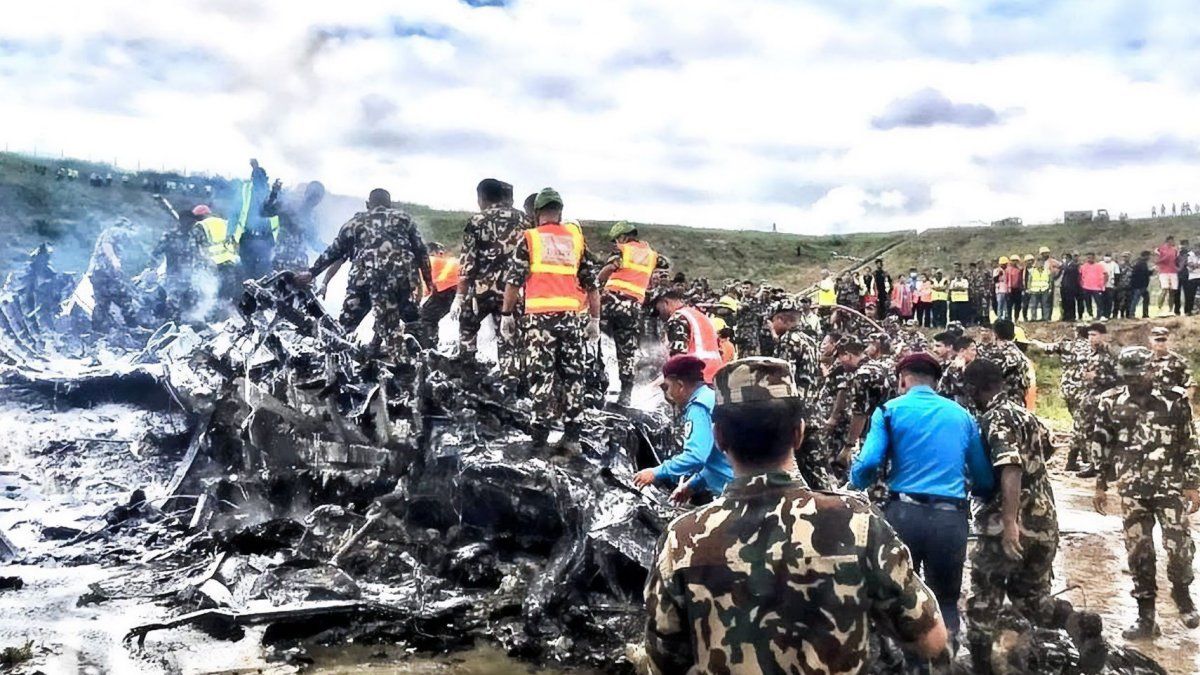 Tragedia en Nepal: se estrelló un avión y murieron todos los pasajeros