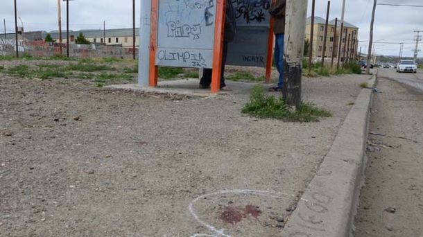 Pidió un cigarrillo a una pareja y lo mataron a puñaladas