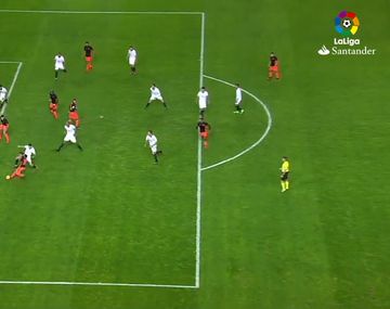 Sergio Rico salvó al Sevilla sobre la hora