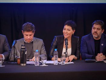 Foto de unidad: Axel Kicillof y Mayra Mendoza compartieron un acto en Quilmes