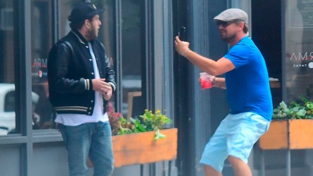 La broma de mal gusto de Leo Di Caprio a Jonah Hill en plena calle