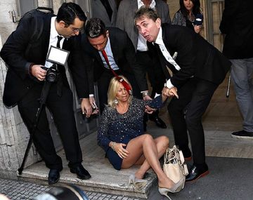 Ana Rosenfeld se cayó en la boda de Cinthia y Matías Defederico