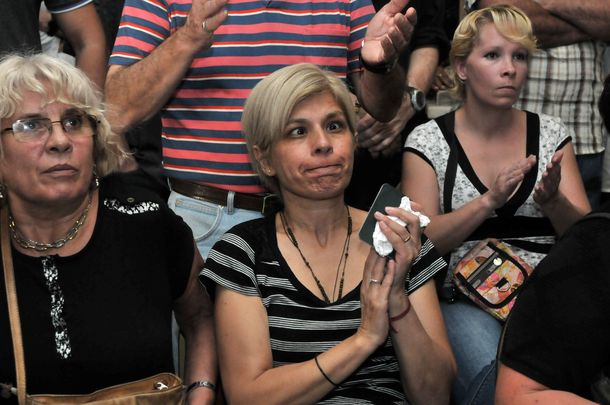 Momento tenso entre la mujer de Mangeri y la familia de Ángeles
