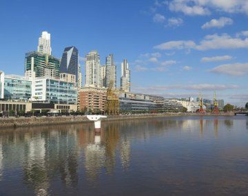 Puerto Madero: dos chilenos tiraron a un hombre en situación de calle al río