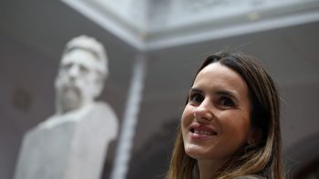 Carolina Ache es precandidata presidencial por el Partido Colorado. Carolina Ache es precandidata presidencial por el Partido Colorado.