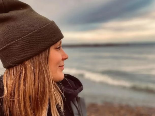 Quién era Leticia Lembi, la periodista que murió tras caer al vacío en los acantilados de Mar del Plata