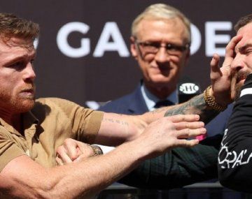 Canelo Álvarez y Caleb Plante