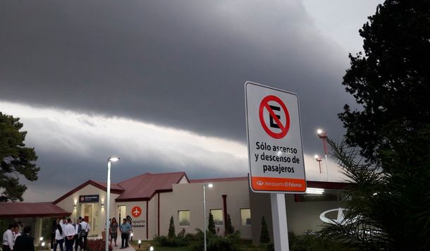 El vuelo de Flybondi que inauguraba el aeropuerto de El Palomar se retrasó por el clima