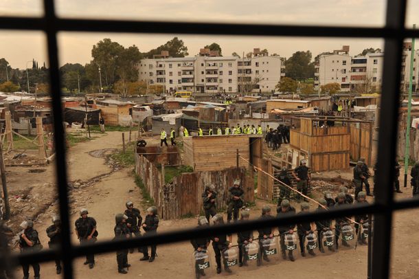 Operativo para desalojar la villa Papa Francisco de Lugano