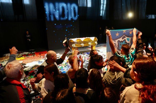 Masiva despedida a Indio Solari. Foto: agencia Xinhua. Masiva despedida a Indio Solari. Foto: agencia Xinhua.
