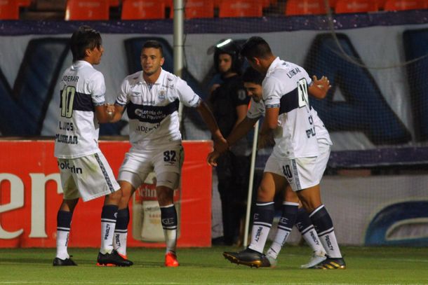 El festejo de Gimnasia que cerró el año con una goleada en Mendoza