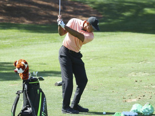 Tiger Woods vuelve a jugar después del accidente de auto