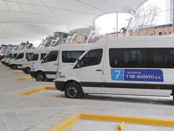 Combi vs colectivos: el Gobierno impulsa la desregulación de los transportes