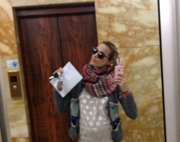 Chechu Bonelli votó en la embajada italiana