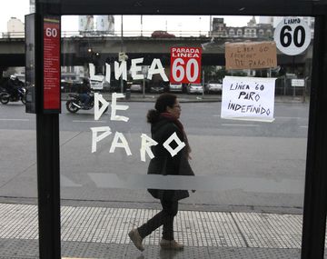 Los choferes de la línea 60 realizan un paro por tiempo indeterminado