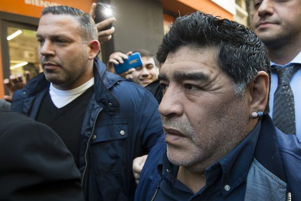 Maradona en Viamonte: Que dejen la AFA limpita, hay que hacer una liga de 20