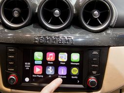 apple vs google: los dos gigantes de la tecnologia llevan su guerra a los autos apple vs google: los dos gigantes de la tecnologia llevan su guerra a los autos