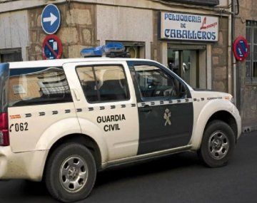 Médico y su pareja tenían desnutridos y encerrados a sus 8 hijos