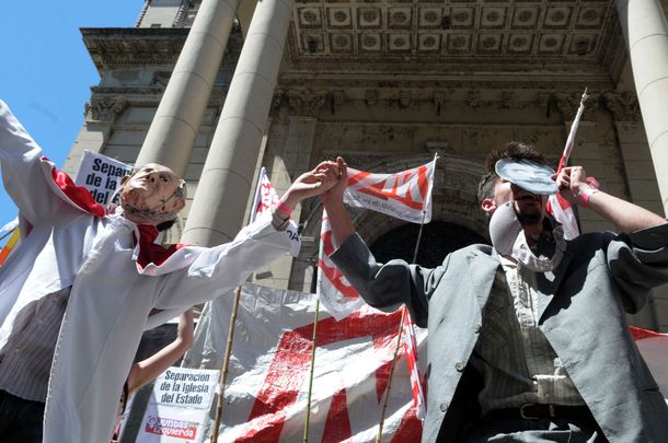 Mujeres desnudas coparon las calles de Rosario para luchar por sus derechos