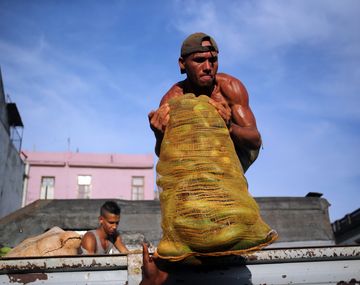 El Vaticano espera que EE.UU. levante el embargo a Cuba tras la visita papal
