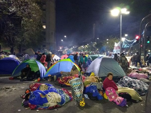Organizaciones sociales cortan el tránsito en Retiro