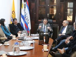 Desde Cabildo Abierto advirtieron que van a juntar firmas para impulsar un plebiscito por la reestructuración de deudas. Desde Cabildo Abierto advirtieron que van a juntar firmas para impulsar un plebiscito por la reestructuración de deudas.