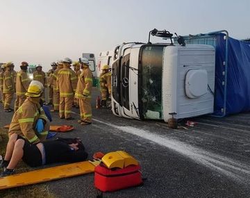 Impactó contra un toro y provocó un triple choque en autovía 2. Foto: 02265.com.ar